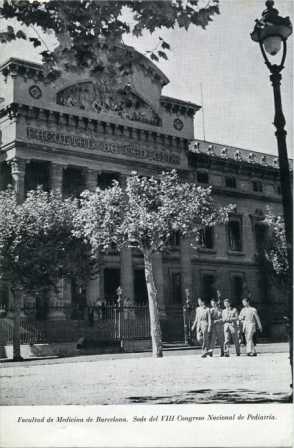 Façana principal de la Facultat de Medicina de la Universitat de Barcelona. Extreta del folletó del VIII Congreso Nacional de Pediatria, c. 1940.