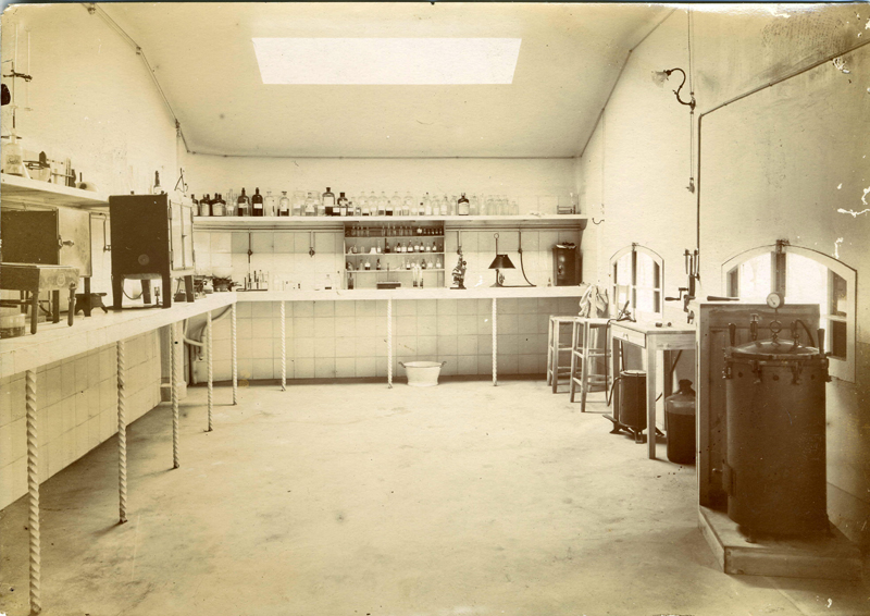 Laboratori de l’Institut Ferran, ca. 1910.